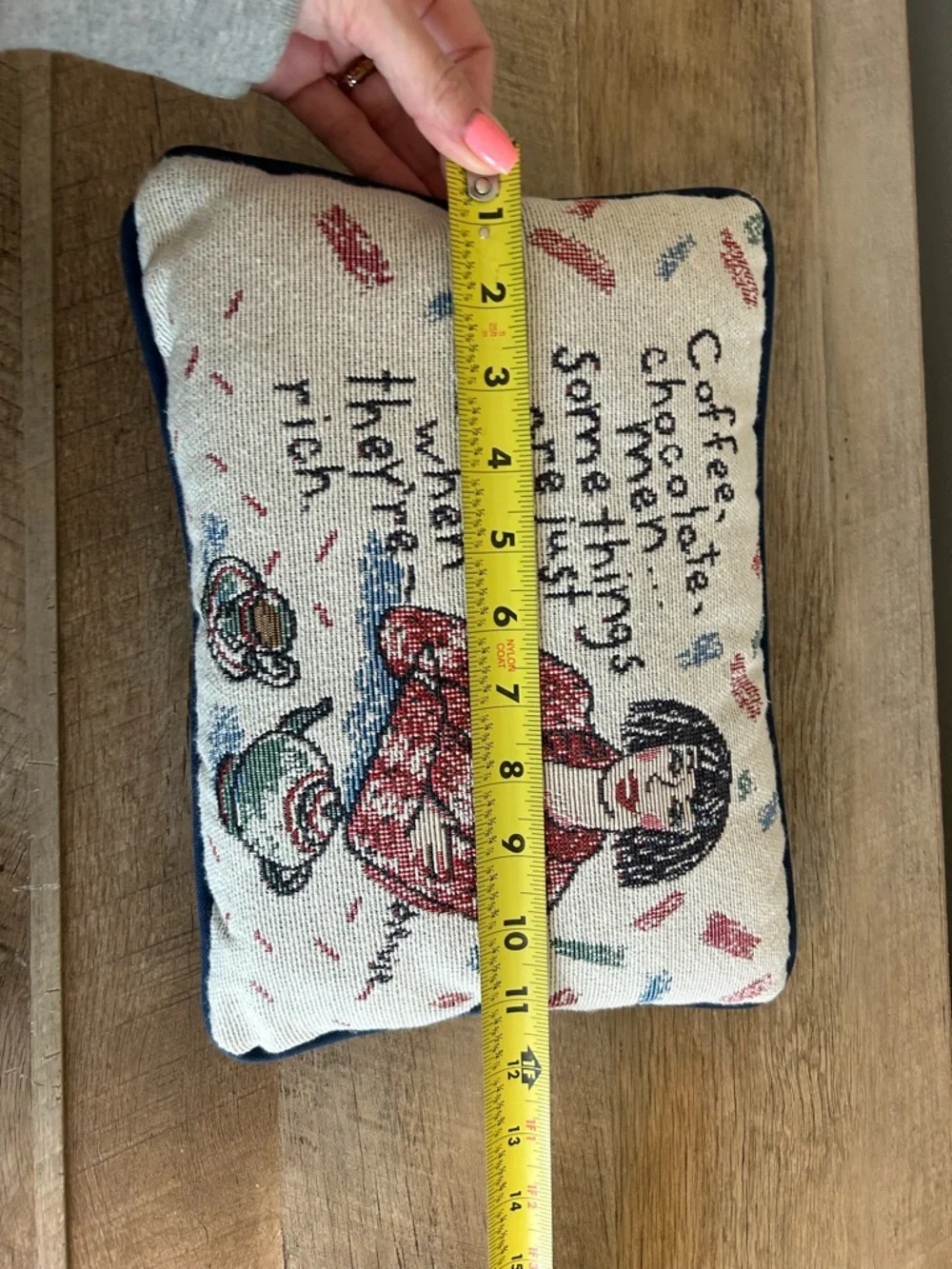 VTG‎ Tapestry Decorative Pillow 